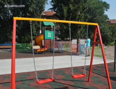The good example of several children from the village Konyavo, who volunteered to renovate the local park, impressed Mr. Avinoam Katrieli, President of Foundation "I Love Bulgaria"